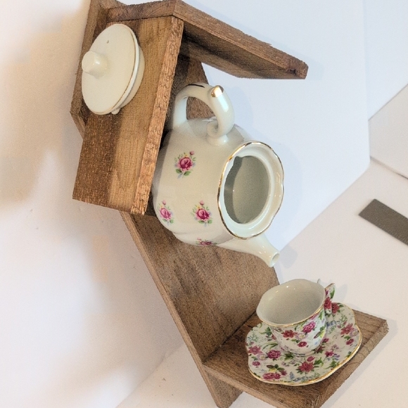 Rustic Wooden Handcrafted Bird Feeder Roses Are Red - Picture 2 of 12